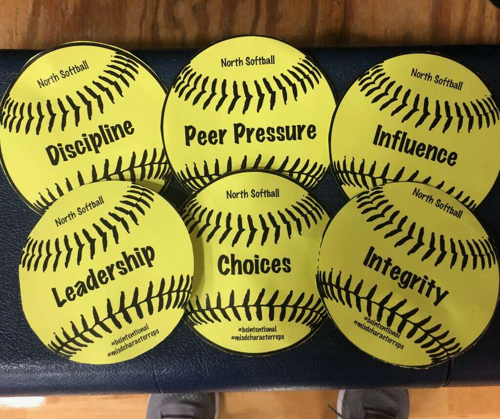 @MNHSsoftball visited the middle schools yesterday afternoon to talk about how the character curriculum they learned in middle school athletics has impacted them in high school! Great job representing the Dawg House! #misdcharacterreps #beintentional <a href="/GraceAhlborn/">grace ahlborn</a> <a href="/CierraFaubion/">Cierra Faubion</a>