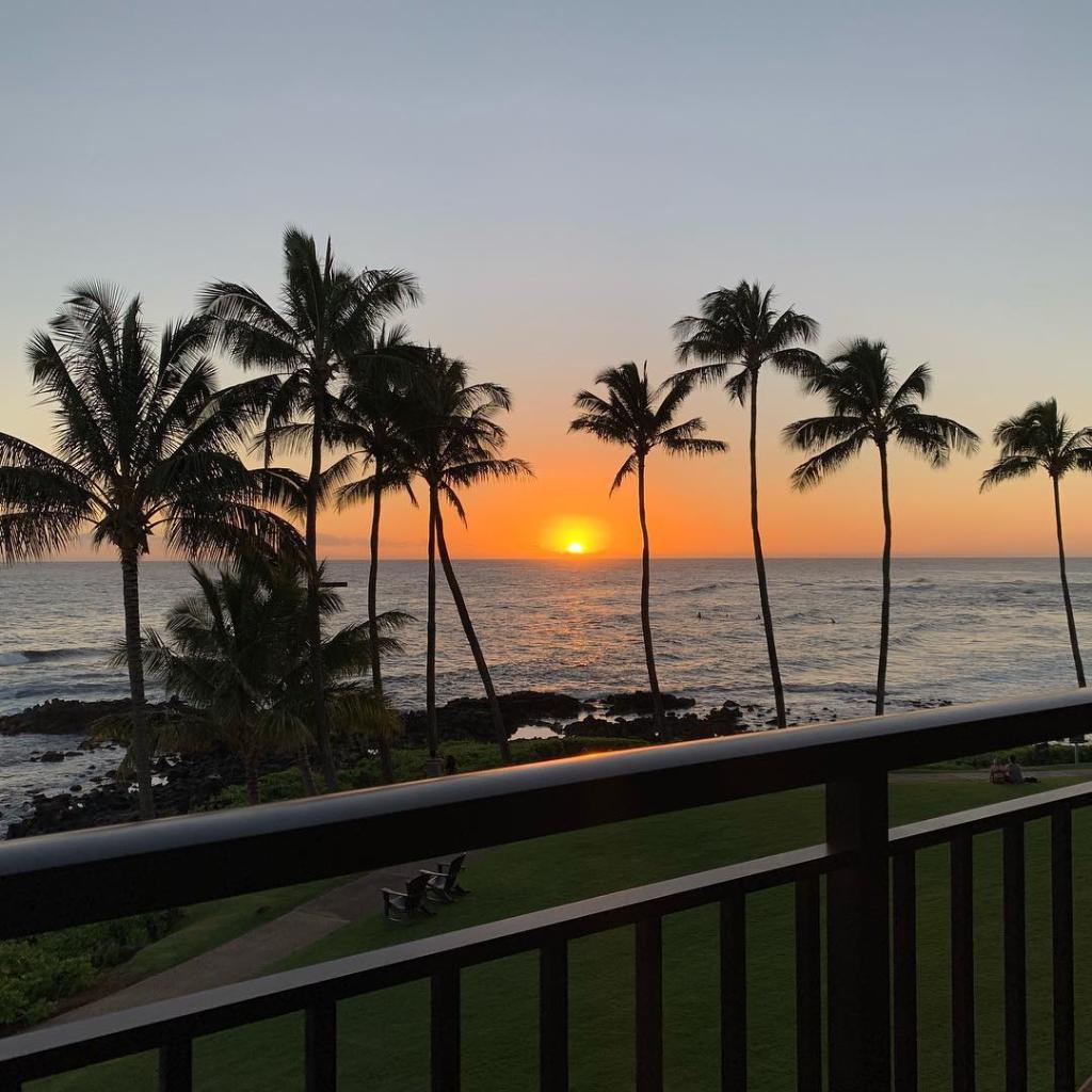 "Sunsets are proof that endings can be beautiful too!" ( 📷 @chrishoughak) Can you think of a better way to end your day than this view from your own lanai?! 😉