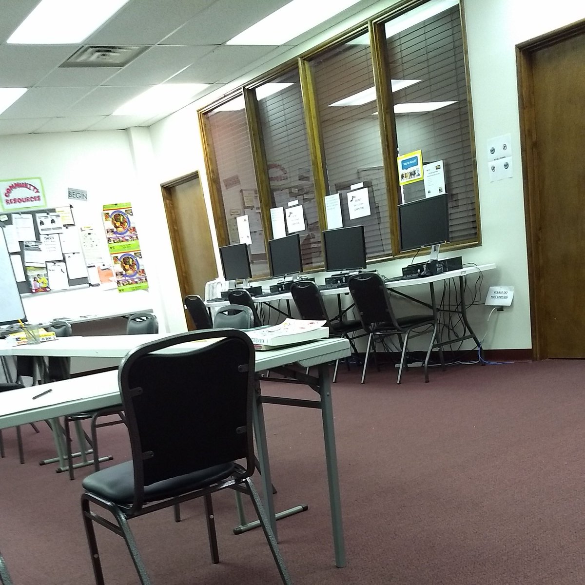Sue23Yaz's tweet photo. Does anyone have a classroom that does not have one computer? Think about it. Technology is vital for learning. https://t.co/UhpsJcuLTb