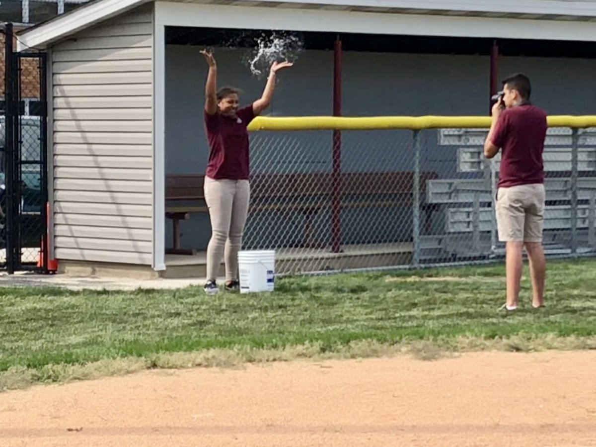 sophiafaridi's tweet photo. Ms. Michau’s photography students capturing freeze frame action shots with water! #sohotoutside #ArtsEdWeek #CTE #mortonpride #orgullomorton https://t.co/qfMjtyFOnd