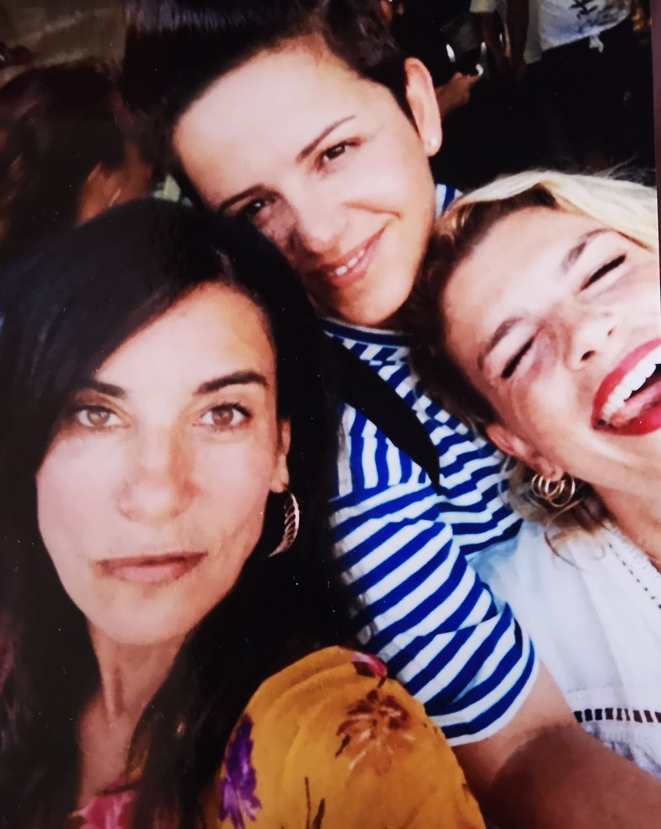 sarvaja_'s tweet photo. "Hai il cuore
che veste l'eleganza
delle cose rare"
@ damn_poet_ 🌷
@MarroneEmma @paolaturci
#QuantoBene #sorellanza https://t.co/TqCsW2C4jn