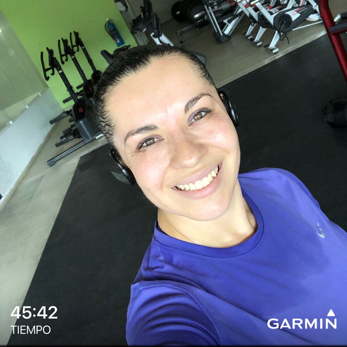 CaroSerratos's tweet photo. Aqui voy de nuevo después de 3 semanas de estar ausente. No importa cuantas veces te caigas, lo que importa es que te levantes. Sí, Dios quiere: #maratón #correr #ejercicio #motivacion #transformandomivida #nuevameta #happy #entrenando en @_LIFEANDFITNESS 💕🏃🏽♀️🙏🏻 https://t.co/6AIZb0PelW