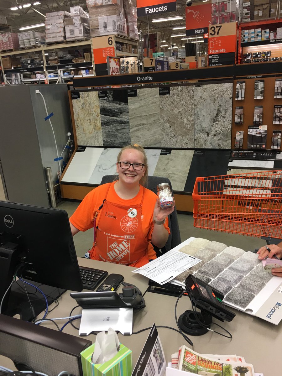 jcatbsu's tweet photo. Congratulations Lauren. Enjoying her 4 years with HD. Thanks for all you do. ⁦@AndrewB71540413⁩ ⁦@P_Rod2024⁩ ⁦@Brittany81288⁩ ⁦@skauffman78⁩ ⁦@BPlantenberg⁩ https://t.co/14ZTOBkrnm
