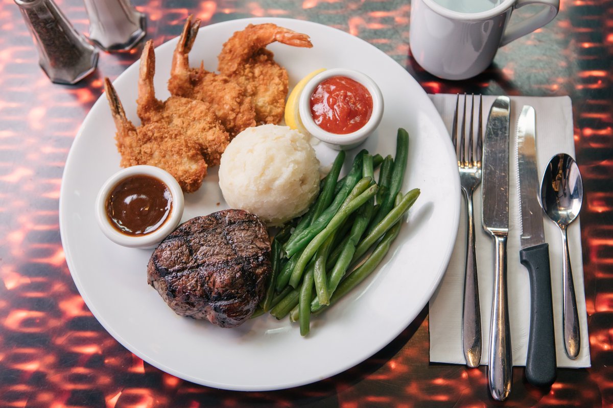 goldennuggetac's tweet photo. Who's hungry? #dinnertime #michaelpatricks https://t.co/j3y88LkmNc