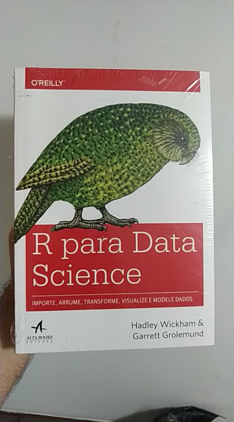 thegoodventura's tweet photo. Life always give you an opportunity to give back. So, this is going to one of my best students in two days. Thanks @hadleywickham for everything. #rstats #r4ds 🇧🇷 https://t.co/ck81rw3vZO