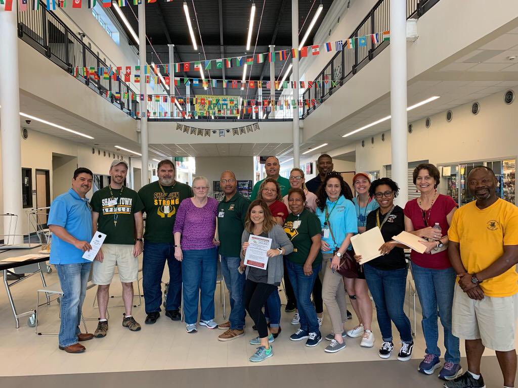 HISD_ATMP's tweet image. ⁦@HISD_ATMP⁩ assisting with the Kashmere HS &amp;amp; Sharpstown HS feeder patterns’ graduate walk! #ATMP #ATMProject #HISDSupe #HoustonISD