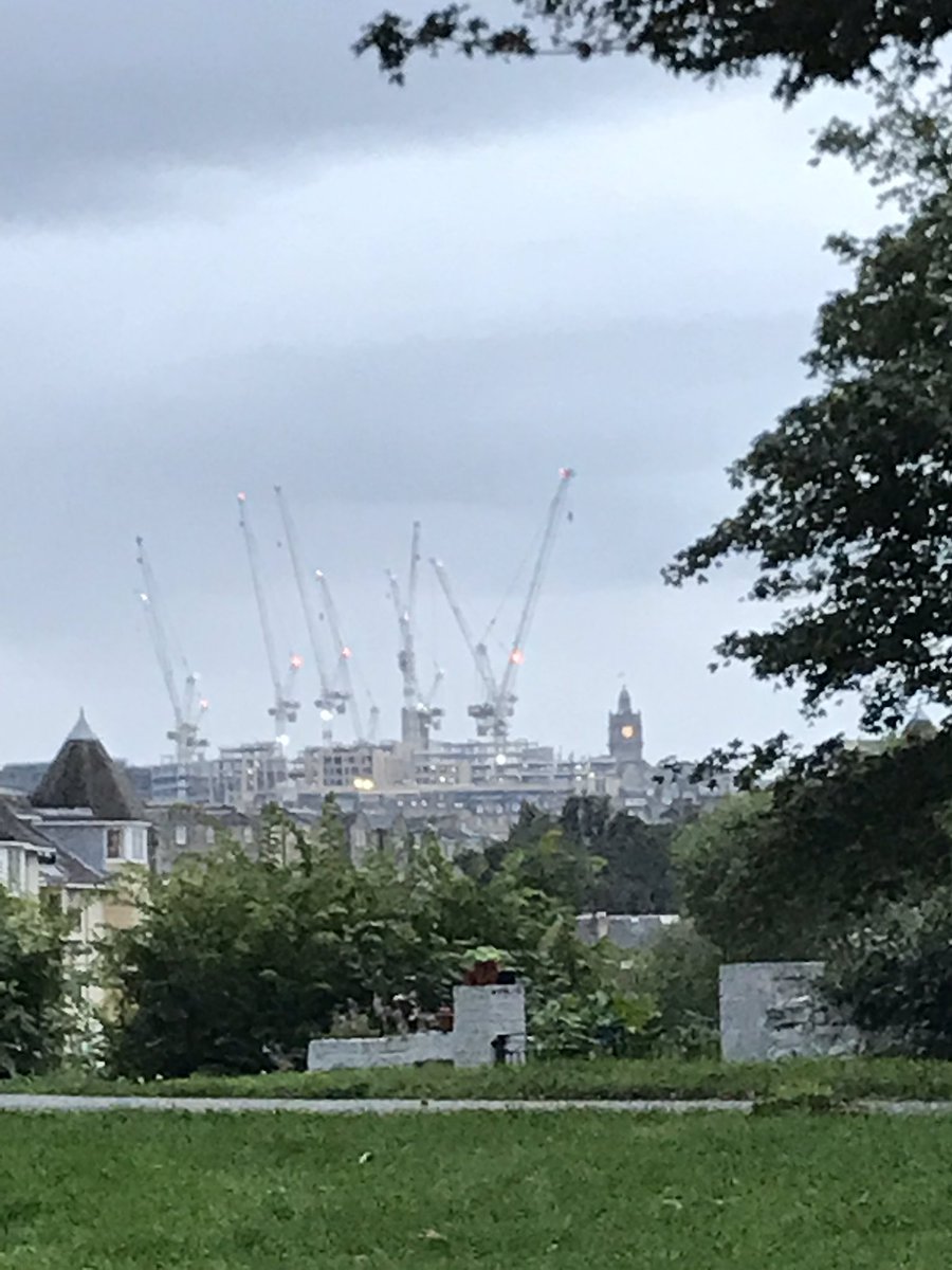 freja_fashion's tweet photo. Dull light this afternoon, still enjoyed the skyline on my run with the dancing cranes 🏗 #Edinburgh #skyline #dancingcranes https://t.co/zF8qMRKpLe