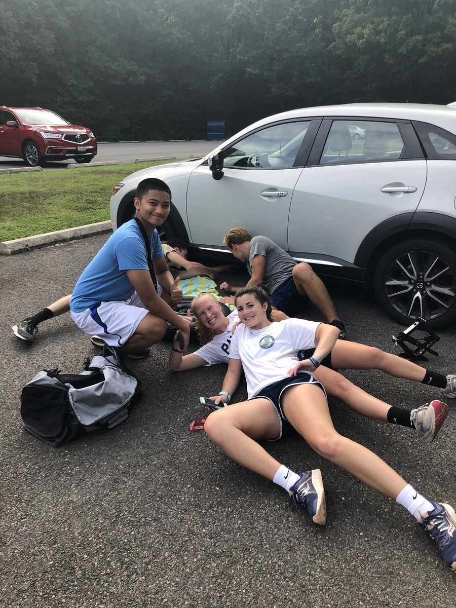 PVIPantherXC's tweet photo. How many runners does it take to change a tire? We 💛 these Panthers! #PanthersHelpingPanthers #TeamPVI #NeverLeaveAPantherBehind @FatherSchultz @PaulVICatholic @pvisports https://t.co/Pc8exOm1Wy