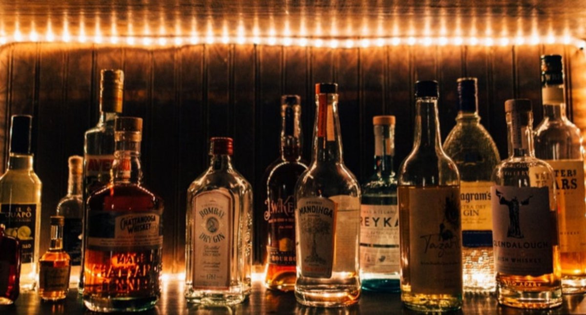 bartendingpro's tweet image. Tuesday never came quicker.  The bar opens at 6:30pst/7:30mnt/8:30cst/9:30est
Don't forget your questions tonight 😋🥃 buff.ly/2L2kzZm 
#bartenderlove #barlife #bartendingschool #mixingdrinks #livestream #BartendingPro #drinkswithfriends Photo by KML from Pexels