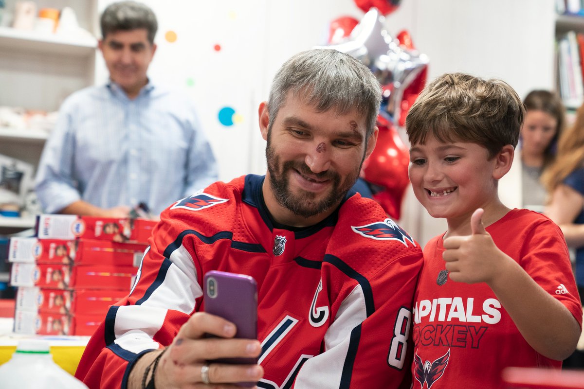 CapitalsPR's tweet photo. Watch @wusa9 @WUSA9sports for @DarrenMHaynes story on today's Ovi O's surprises - #Caps @ovi8 surprised an @APSVirginia school, @MedStarGUH and @GiantFood with the cereal, available at Giant Sept. 17 https://t.co/fyErvvoViR