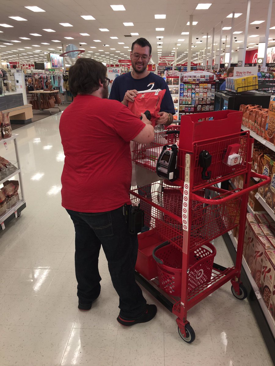 AlcantarCarlie's tweet photo. Out here busting alllllllll the lines. #guestfirst #linebusters #brand #speed #validation #skillup #TheHeights @Andrew050887 @Tim_Heit https://t.co/pVrT5WYoBw