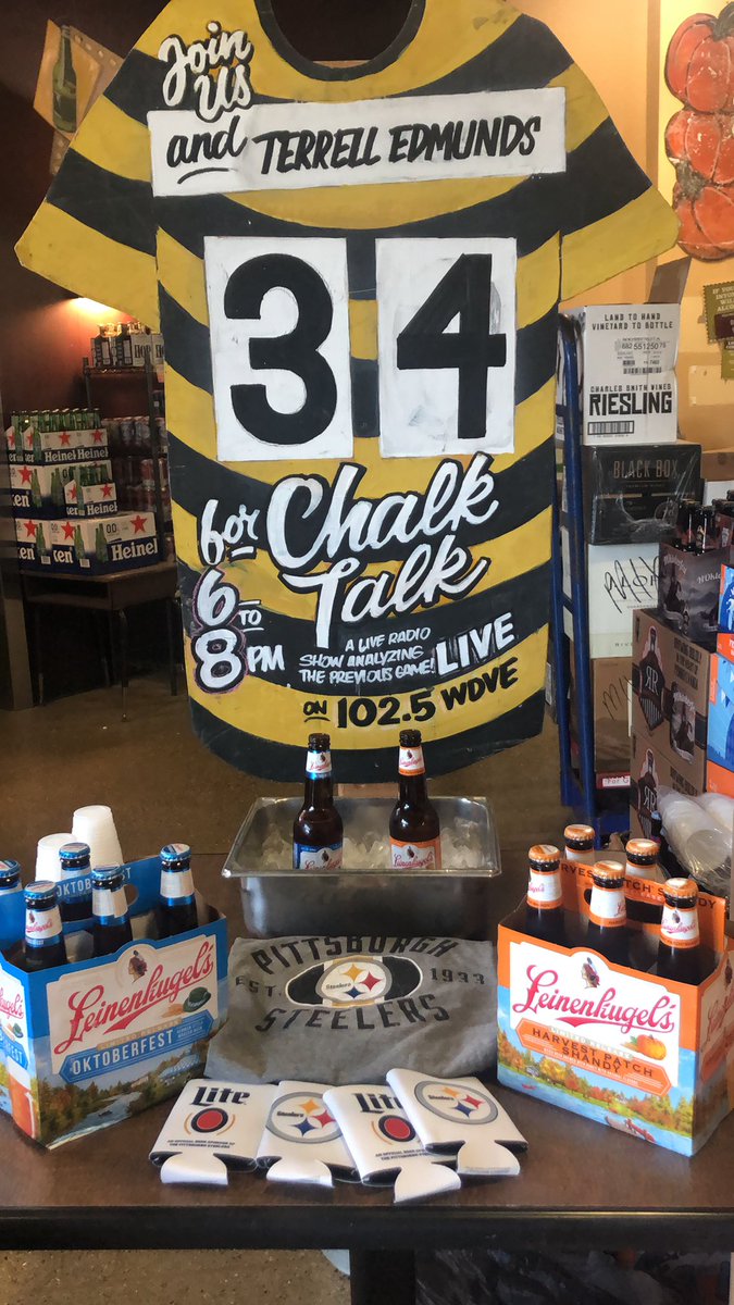 sunsurfer09's tweet photo. Chalk Talk is back! Come down to Robinson Market District to try @Leinenkugels Harvest Patch &amp; Oktoberfest with @M2Third 🍻🍻 https://t.co/MbBagItDEi