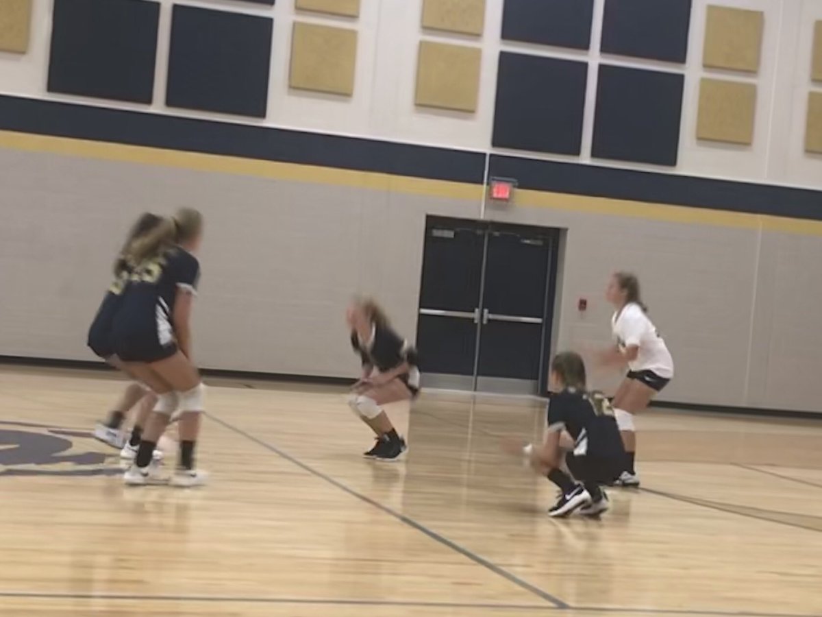 TWMSports's tweet photo. What do you do when you win in straight sets? The ACE cheer! #7VB beat @LmsSports 25-12, 25-8
#GoodThingsBruin https://t.co/aknFBZp5zB