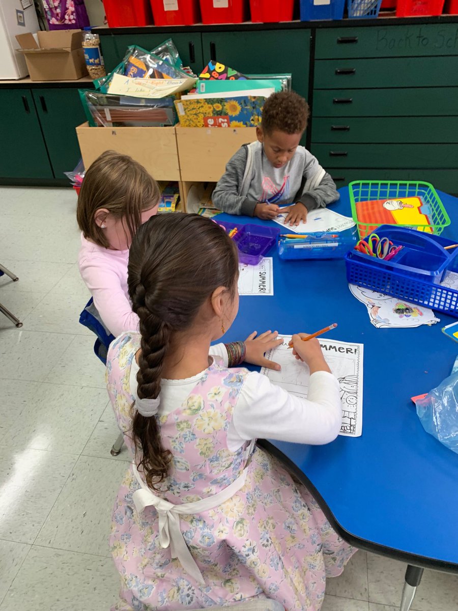 ShermanatorNBCT's tweet photo. Working at our literacy stations! #O_ braves https://t.co/1UbEgGz83F