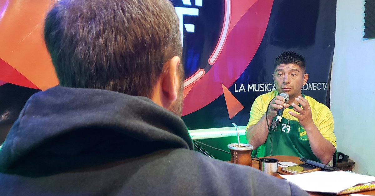 playVAF's tweet photo. @eliascbernal Entrevista a Cristian Pitu González @playvaf #Playvaf @siempredefensa https://t.co/lwRgp3byvd
