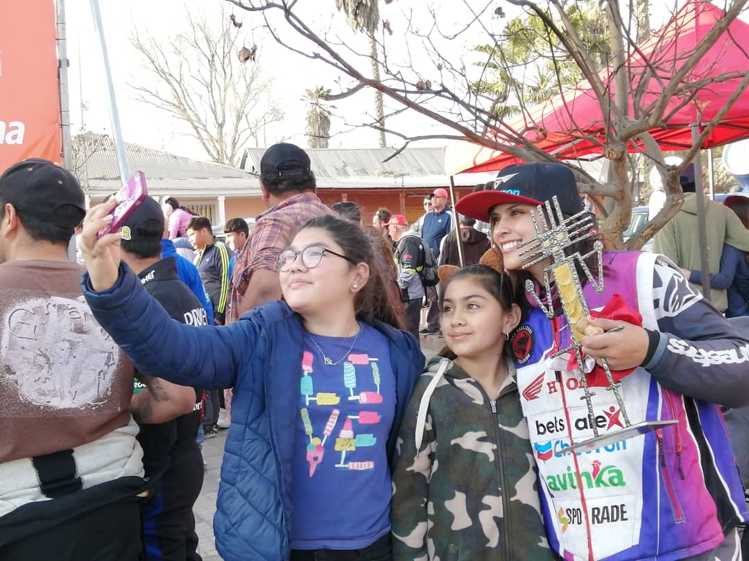 🇨🇱 Las mujeres del #AtacamaRally2019 🔥Gianna Velarde de Perú y Suany Martínez de Bolivia dejaron claro que las dunas y el desierto son lo suyo en la Tercera Fecha del Mundial de Rally Cross-Country FIM. 💪 📷: @rally_zone #mindep #crosscountrymundial #crosscountry  #FIM
