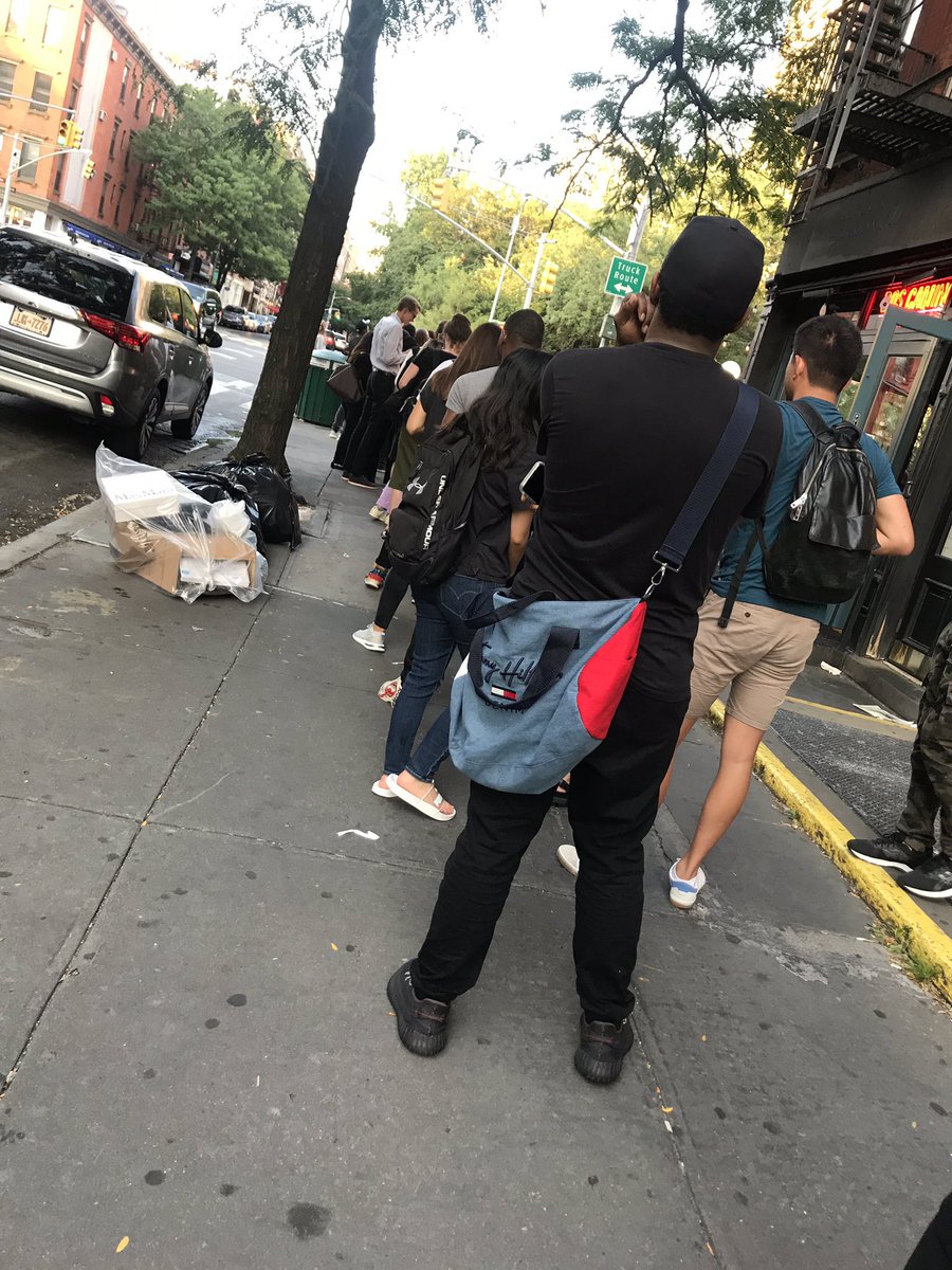 samplesally's tweet image. Line to Y-3 Adidas sample sale wraps around to WBroadway in Soho! Better be good! 151 Wooster St.