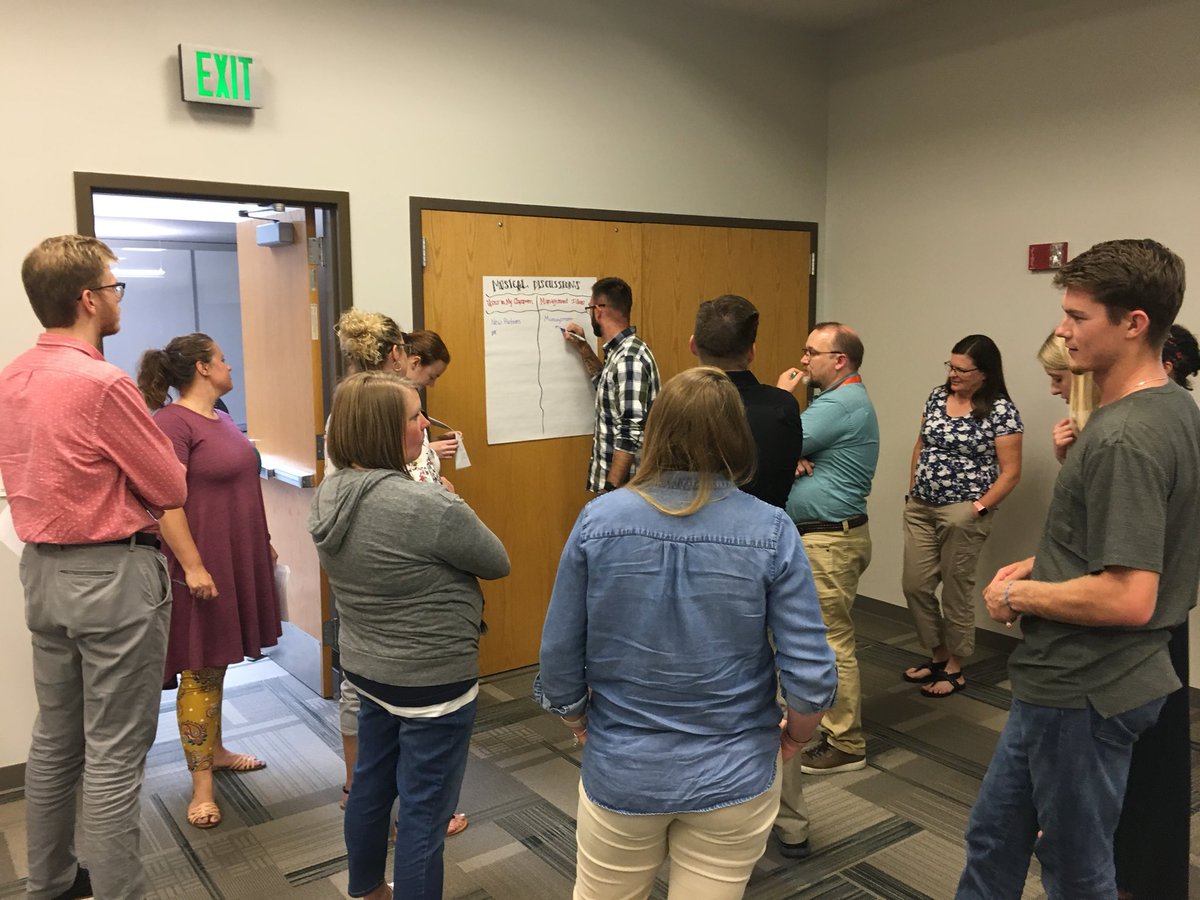 ThompsonIRT's tweet photo. Teachers learn and discuss 4 ways to get kids moving in class. Kids have 15% higher level of retention when they are standing. Wow!!!  @olatheschools @olathenewed #Big3 #beawesome https://t.co/PtoFVap84C