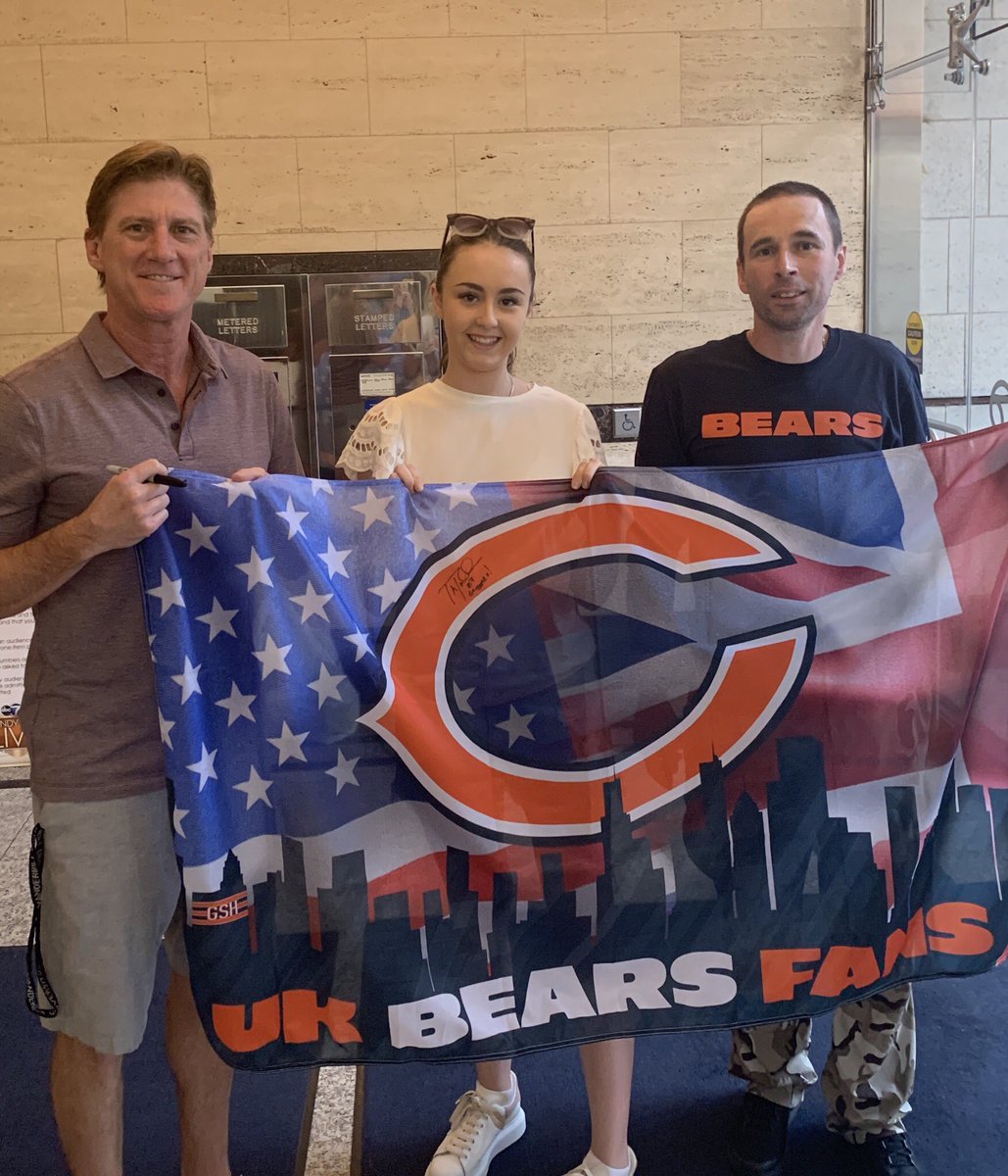Thank you <a href="/TWaddle87/">Tom Waddle</a> <a href="/WaddleandSilvy/">Silvy</a> You made some UK <a href="/ChicagoBears/">Chicago Bears</a> fans very happy.