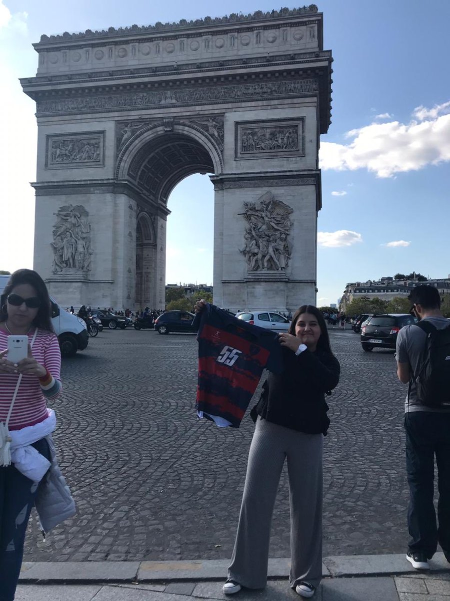 VelocidadFutsal's tweet photo. #ElRayoPorElMundo | La pasión y los colores del #Rayo llegaron hasta Francia 🇫🇷.
¡Gracias, Pilar Trucco! https://t.co/74XtdvzITT