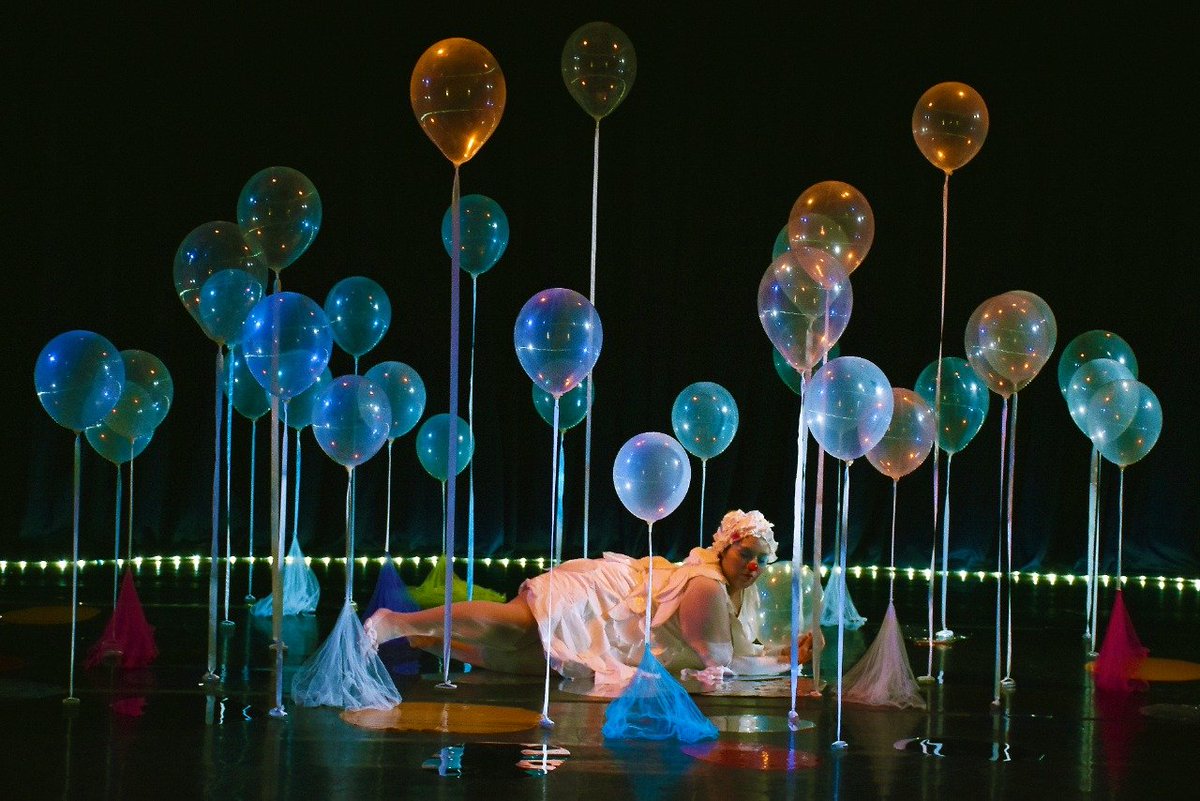 cngauto's tweet photo. 🍼🚼 El Teatro de Prosa del #ParqueDelConocimiento alojó a #Flotante, espectáculo inclusivo, sensorial y musical para los más chicos. 🎈Bebés y niños de hasta 4 años junto a sus padres participaron y se sumergieron en un universo de belleza y ficción. 
📷 @MauroMachucaPh https://t.co/qJfHfq84GH