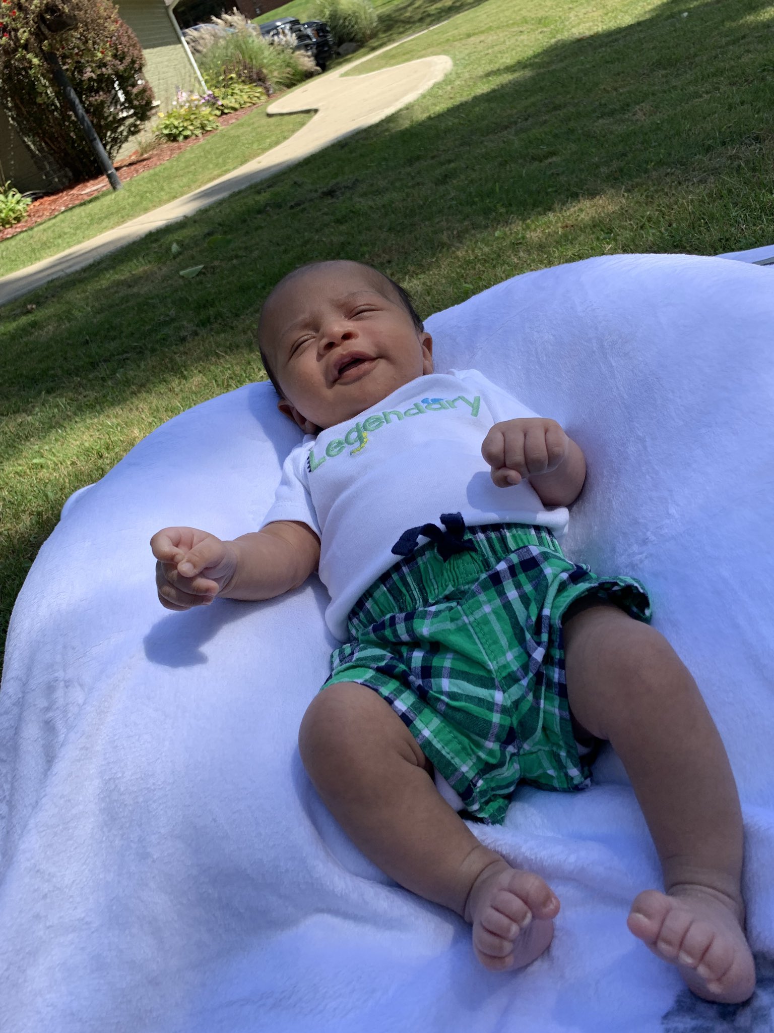 1 pic. Guys. Look at my handsome ass son. https://t.co/6jw5nnVCWU