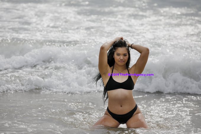 @HustlerMag Who do you know that would be interested in booking the sexy 18-year-old Kaylani Kao ( https://t<a class="tags" href="/tag/hustlermag">@hustlermag</a><a href="/tag/porn"class="tags"><span>#porn</span></a><a href="/tag/pussy"class="tags"><span>#pussy</span></a><a href="/tag/blackfriday"class="tags"><span>#blackfriday</span></a><a href="/tag/pornstar"class="tags"><span>#pornstar</span></a><a href="/tag/cybermonday"class="tags"><span>#cybermonday</span></a>