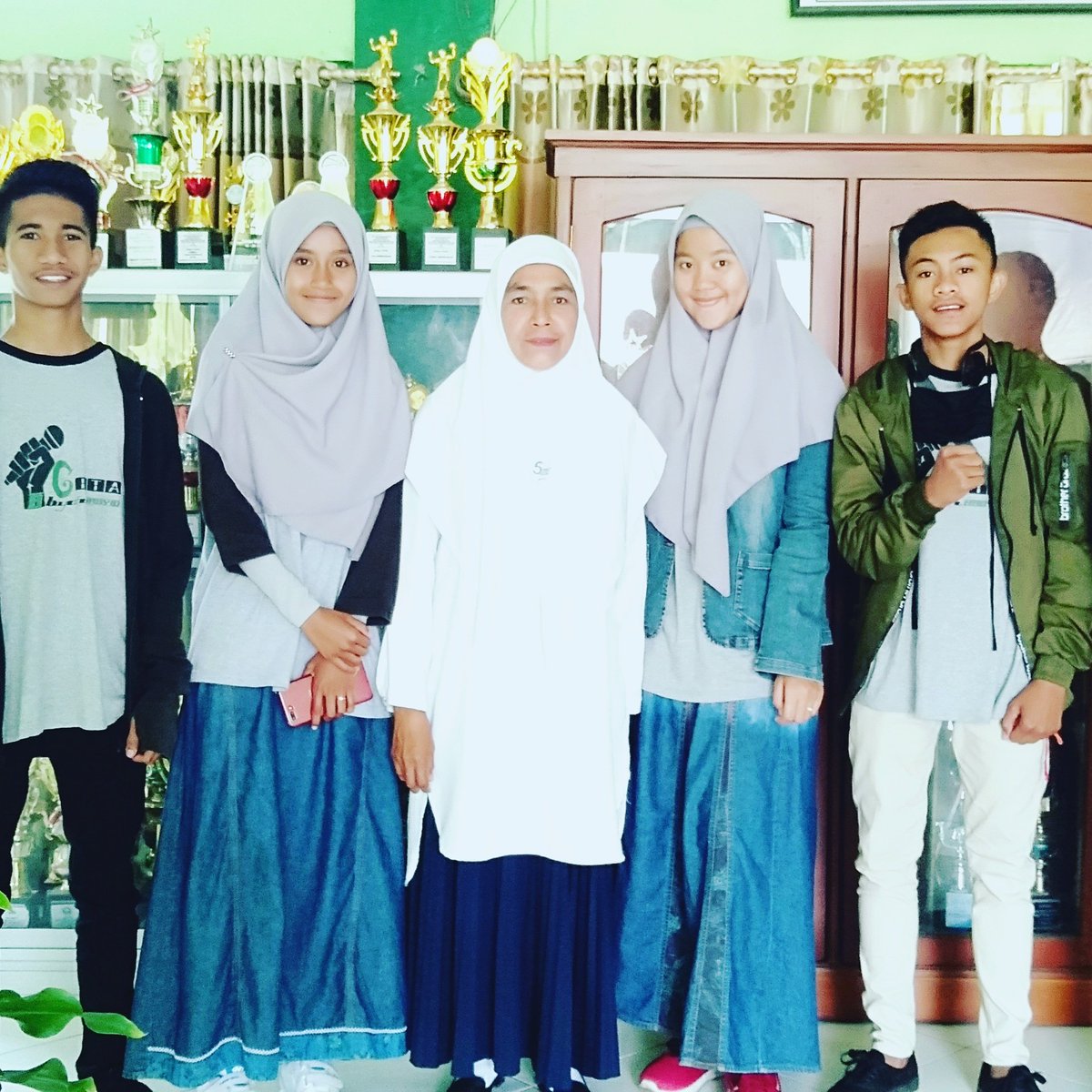 manendeofficial's tweet photo. Gita Aliyah Nasyid MAN Ende siap mengikuti kompetisi. Jayalah selalu GAN.
#GAN
#MANENDE https://t.co/IoiiERqVoX