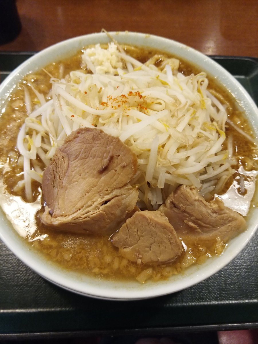 人生初二郎系店ラーメン くろいぬ だれv開発者のイラスト