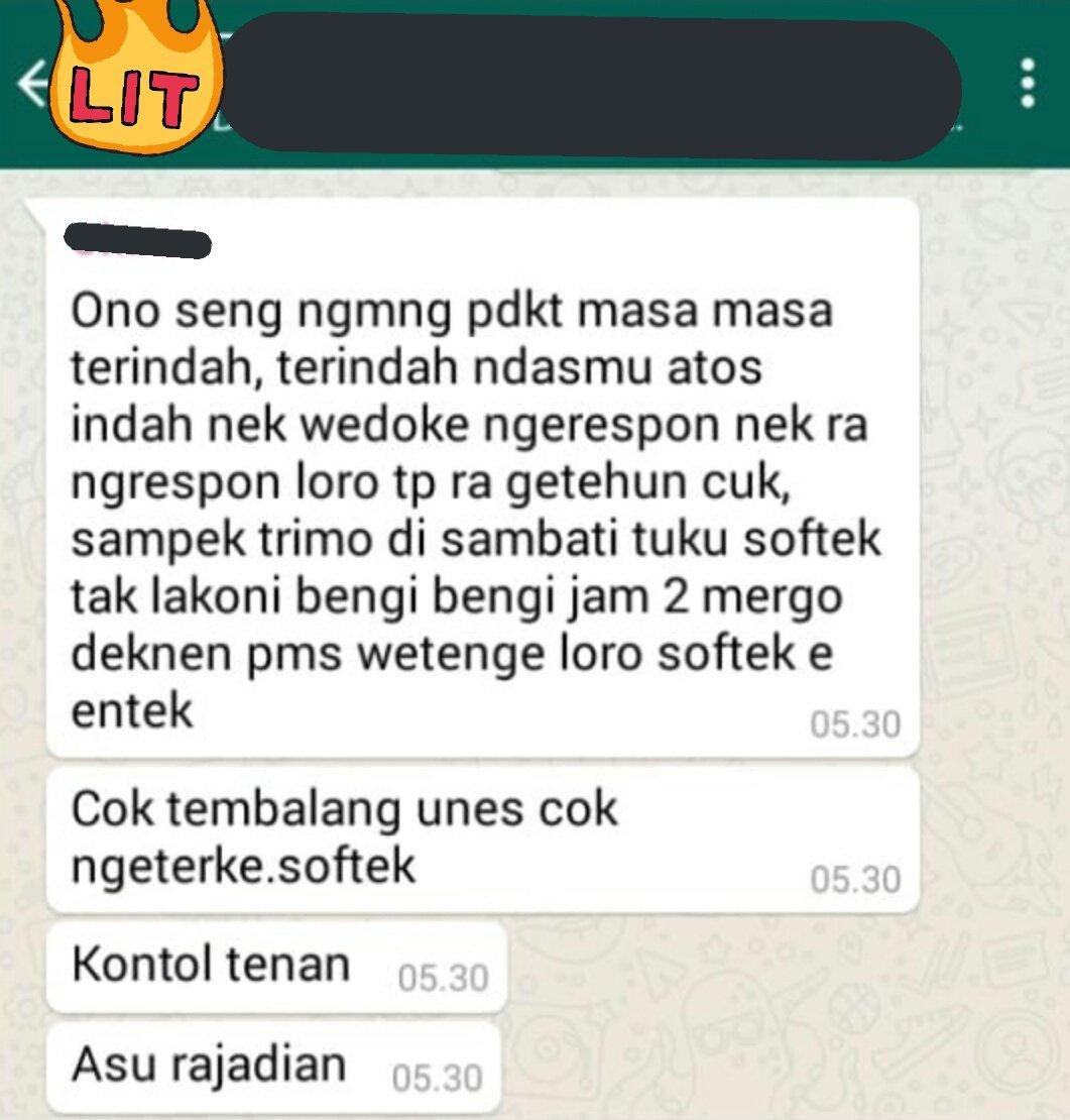 nksthi's tweet photo. Dek, pernyataanmu ini sungguh melukai penikmat kisah legenda Pejuang Softek Tembalang-UNNES.

Agar kamu pahami ya, Dek; cinta yang tulus dari hati, tidak butuh dokumentasi seperti videomu ini. Dia lahir melalui harapan, kemudian dibunuh oleh kenyataan. 🙂

https://t.co/xl1rana1tO https://t.co/rg7AxM0tDf