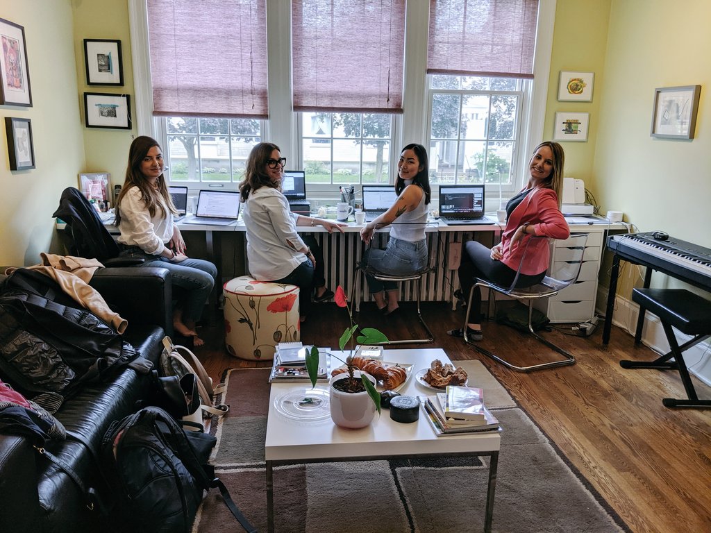 stephaniejswart's tweet image. Final session of @JakartaOneConf! It&apos;s been a fun 18hrs &amp;amp; I&apos;d like to give a big shout out to our livestream dream team I got the pleasure of working with today, so big thanks to @TanjaEclipse, @MayelShabnam &amp;amp; Laura Tran for helping make today an amazing success!