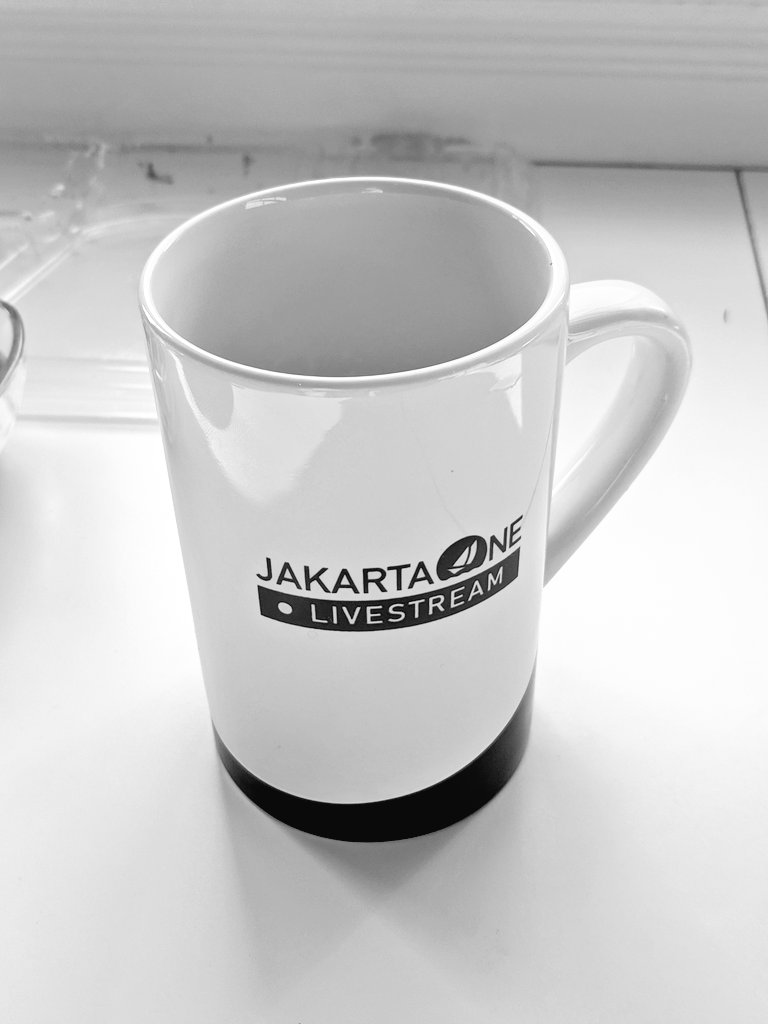 stephaniejswart's tweet image. Final session of @JakartaOneConf! It&apos;s been a fun 18hrs &amp;amp; I&apos;d like to give a big shout out to our livestream dream team I got the pleasure of working with today, so big thanks to @TanjaEclipse, @MayelShabnam &amp;amp; Laura Tran for helping make today an amazing success!