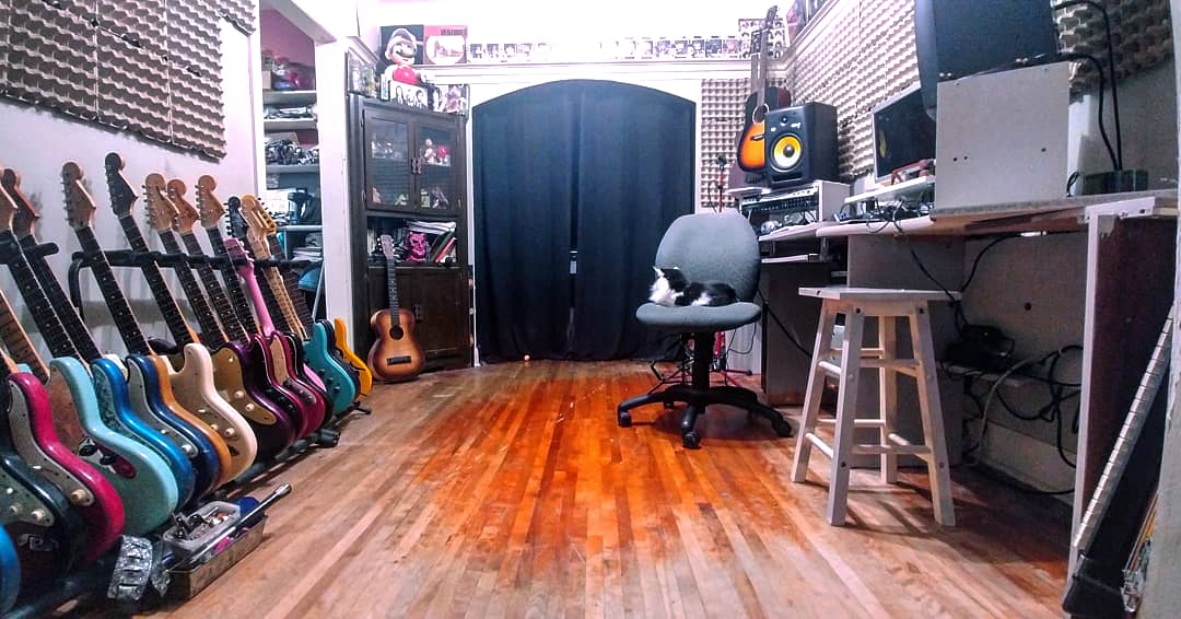 Recording all my best songs on one album. 
20 traks, all acoustic, cajon for drums...  No frills... 
Then putting almost all my guitars in storage...
#independentartist #newmusic #newartist #indieartist #producer #homestudio #unsignedtalent #unsignedartist #worldmusic #fender #me