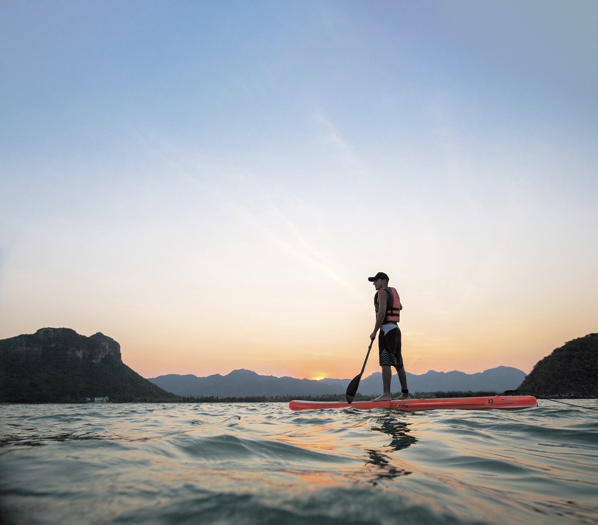 LondonDrugs's tweet photo. Looking to squeeze out the last drops of summer on a #standuppaddleboard? 50% off #ZRAY X2 Inflatable Stand Up Paddle Boards for a limited time! (complete w/ paddle, pump, ankle leash & bag). Share with friends you want to #SUP with on the water! https://t.co/hMZx6HB7L0 https://t.co/AmEiWcrVPH
