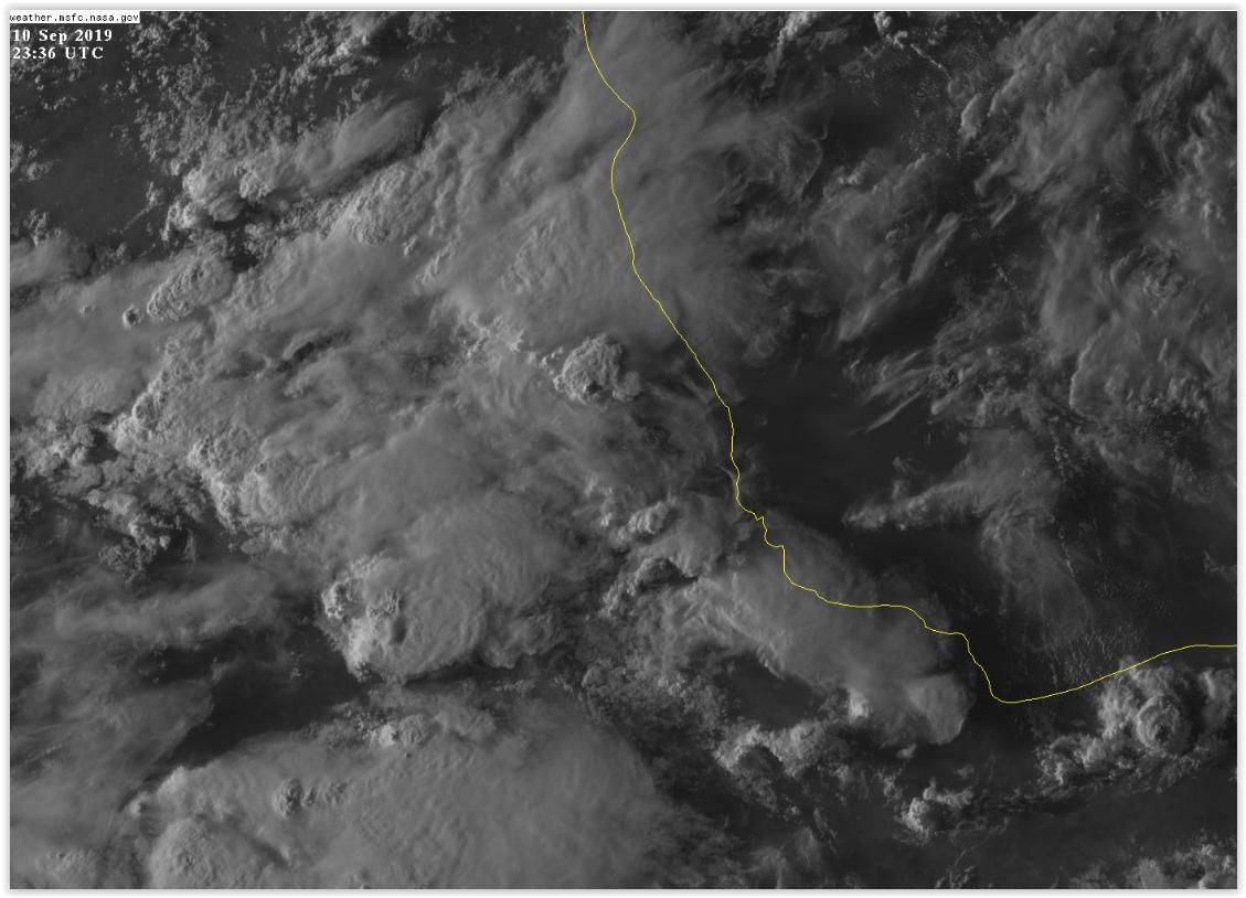 spcver's tweet photo. 6:30pm. Nublados de mayor desarrollo y asociados con lluvias y tormentas aisladas continúan sobre regiones montañosas del norte-centro de #Veracruz y en la zona sur entre Los Tuxtlas-Playa Vicente.

Extreme precauciones. https://t.co/uLyXTBlPpV