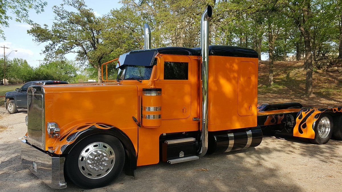 CruftTrucker's tweet photo. If you are a #trucker  and you love your profession Say 'yes' in comment 
#Trucking  #truckers  #TruckerLife  #truckerswife https://t.co/7T8jK5WFw6