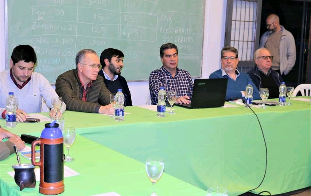 FantinNestor's tweet photo. Participe por indicación del Gobernador @domingopeppo, de la reunión mensual del #ConsejoMunicipalDeSeguridad, con presencia de integrantes de #ForosVecinalesDeSeguridad y el Intendente @jmcapitanich, presentamos el Plan provincial de capacitación a #ForosVecinalesDeSeguridad. https://t.co/DiBO56grsS