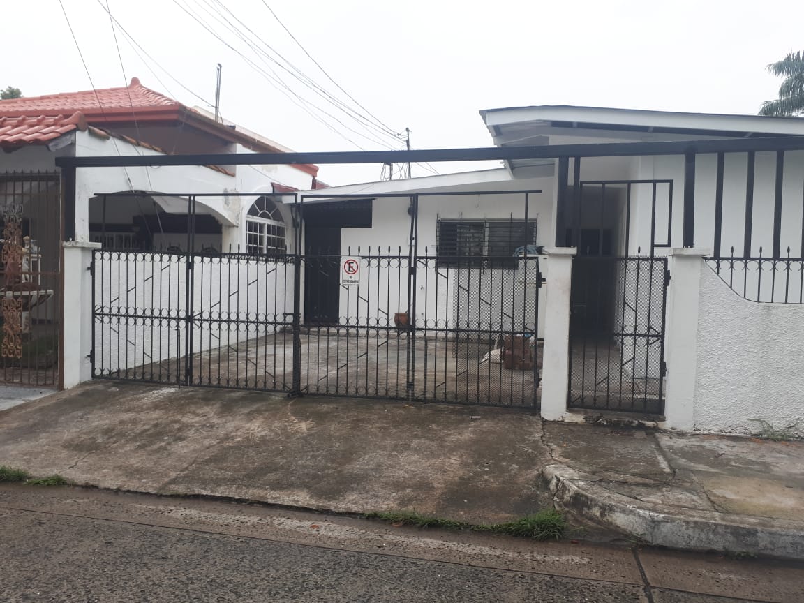 Kimesin22's tweet photo. En este operativo dejaron encerrados animales que están muriendo de hambre... Autoridades ellos no tiene la culpa de los actos humanos @PGN_PANAMA @ProtegeryServir #Ley70de2012
#semueren #AltosdelChase https://t.co/Kbn1bttWzL