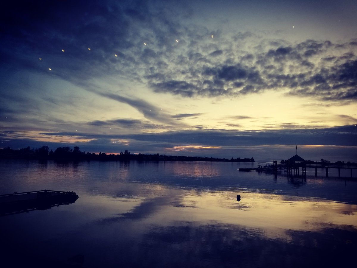 CoachM2Inspire's tweet photo. Hope you're having a #terrifictuesday ! Sharing a #beautifulsunset from last night at #flyingbeaver in #richmond 🌅 #cloudy #sunset_pics #beautifulbc🍁 https://t.co/0tNGMxmXsE