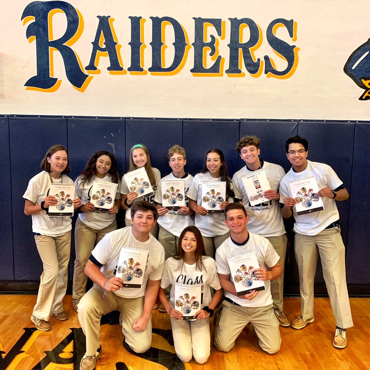 What a great group of class officers at #StThomasAquinas High School. Thanks for all the help. #herffjones #classof2021 #juniorclass #classrings #lovewhatyoudo #2021