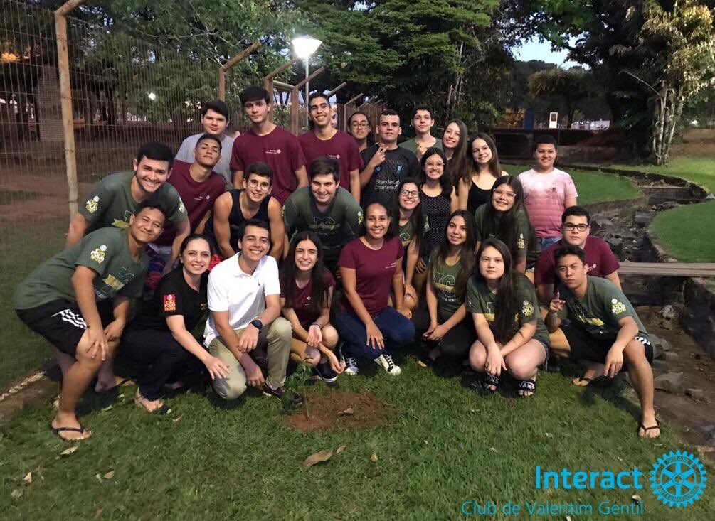 icvalentimg's tweet photo. Hoje dia 10/09, plantamos uma árvore juntamente com o Rotary de nossa cidade e o Intercambista David, a “Árvore da Amizade”, assim lembraremos do David e de seu intercâmbio aqui em nossa cidade, e também estamos trabalhando em uma das áreas de enfoque do Rotary! 💙 #icvg https://t.co/EAv1sNAQe1