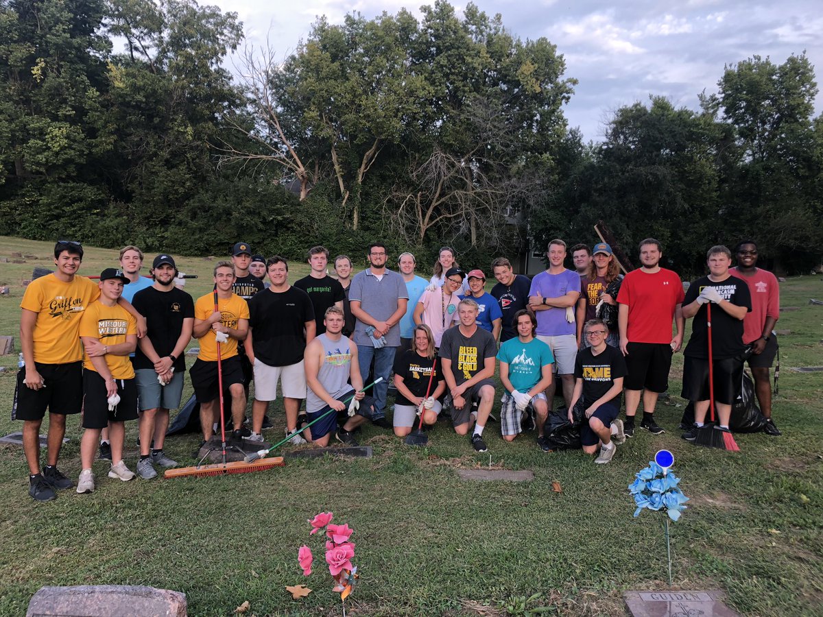 ShanaLMeyer's tweet photo. It was great to see the men of @alphasigmwsu &amp; @PhiDeltMOWest at Ashland Cemetery, cleaning up with some community service. You make me proud! @MWSU_IFC #gogreek https://t.co/C0mzKefGka
