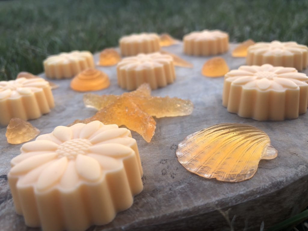 4Sisters9's tweet photo. beach theme soaps are the cutest 🤩. &amp; our new “Ocean Floor” soap is the actual cutest. 🌊🧼🤙🏽🧡 https://t.co/JAXFtZ6Zck