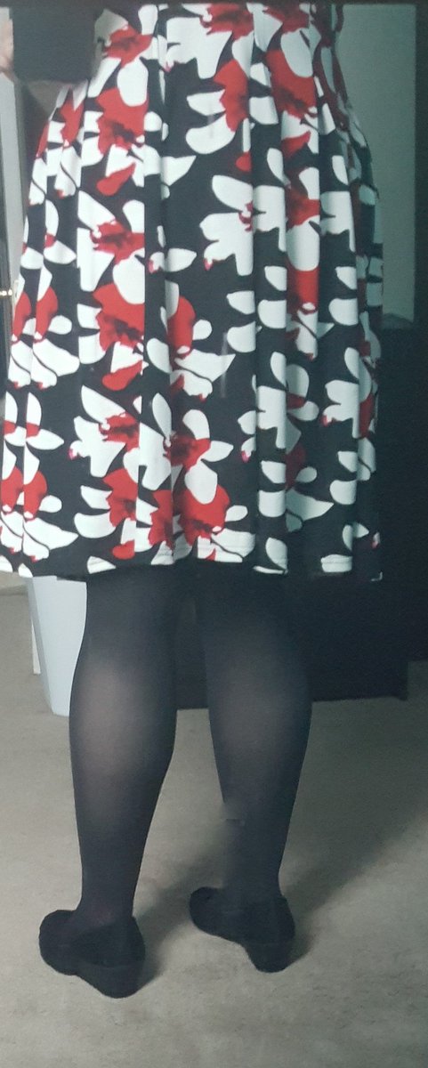 TK0386's tweet photo. #newdress #present #ootd #outfitoftheday #myownstyle #nylons #tights #pantyhose #collants #collant #strumpfhose #leggsintights #legsinnylon #wearwhatyouwant #nylonlegs #curvy #officelife #officefashion #dresshowyouwant #dresshowyoufeel #blacktights #floraldress https://t.co/oUjFhLglOf