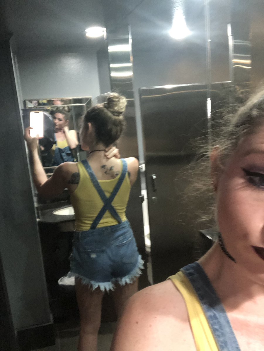 amanduh3313's tweet image. The #LSUvsTexas game had me fucking feeling these overalls. #vans