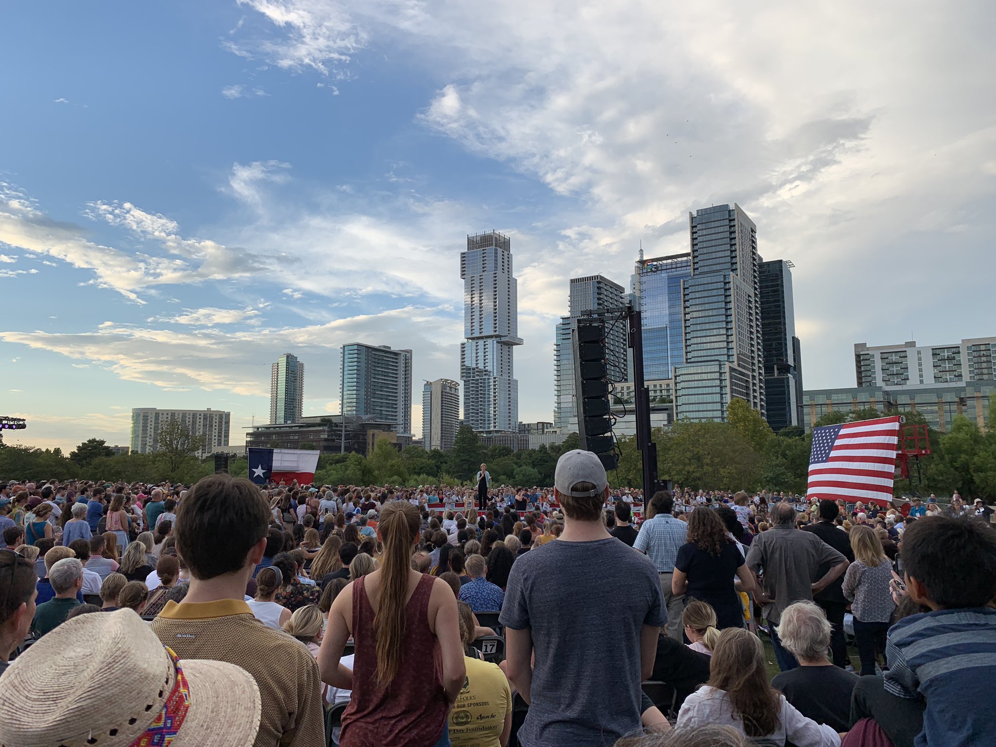 EEJHzw1X4AU-ggU?format=jpg&name=large