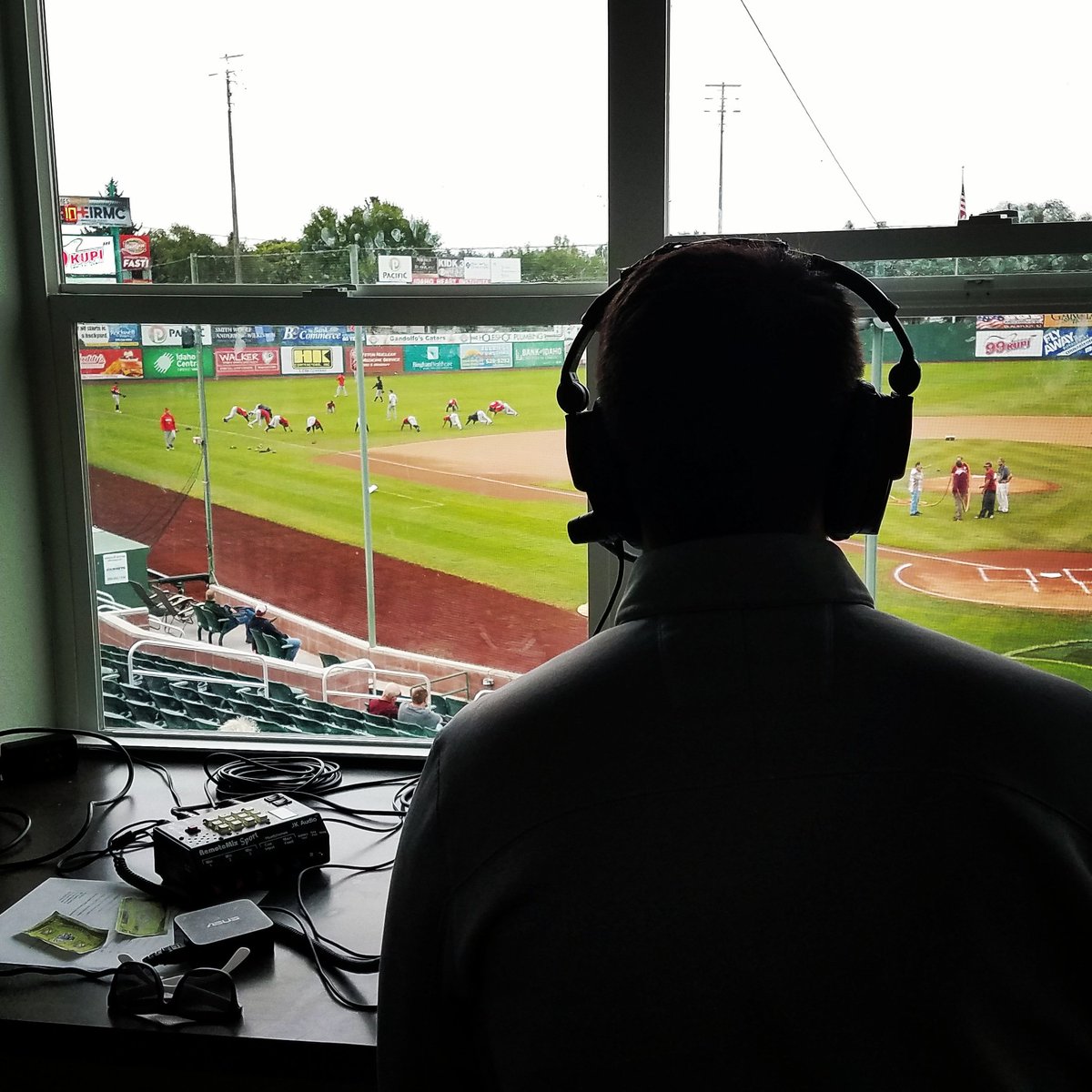 We're 10 minutes away from first pitch in Game 3. Follow live on <a href="/espn910/">ESPN910</a>