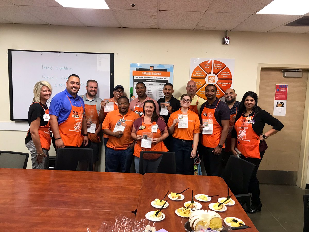 PruittKevin's tweet photo. Had a great time walking with David the MET Sup at our Dallas store in D90. We recognized Jonathan, SM and Oscar the DM for their partnership as well as  store associates Ryan and Brittany.  Jennifer, Daniel and Rick with MET were recognized for driving Quality! Thanks team! https://t.co/z1Hx591sXB