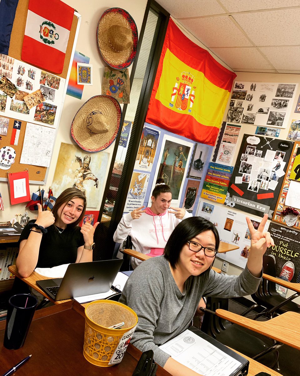 AlexanderSmithA's tweet photo. Our classes are small and our smiles are BIG! 😁 Learning at ASA is such a comfortable, happy experience! #houstonprivateschool #privateschool #uniqueclasses #smallclassroom #happykids #coolkids #besteducation #uniqueeducation #learningtime https://t.co/K0L3bnErZm