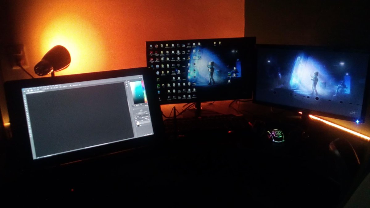 AdrianCS_14's tweet photo. Ya llego mi tableta :3 https://t.co/1VJ6ZCnhdT